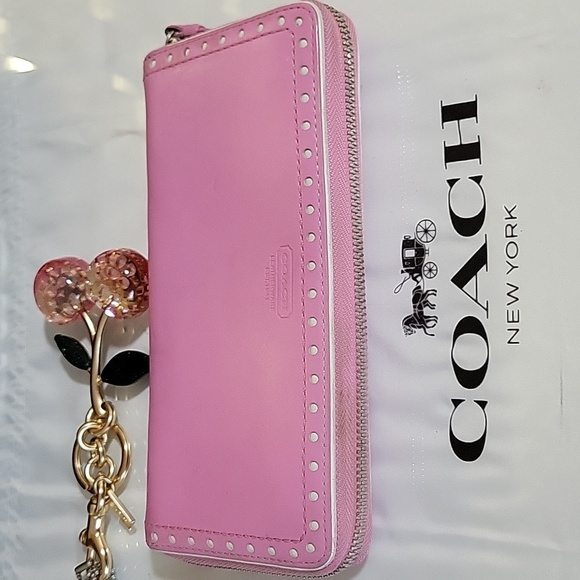 Coach Vintage Pink Leather Accordion Zip Round Wallet - Picture 1 of 16